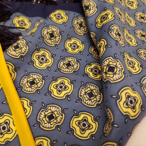 Reversible Scarf or Wrap - Picture 12 of 14